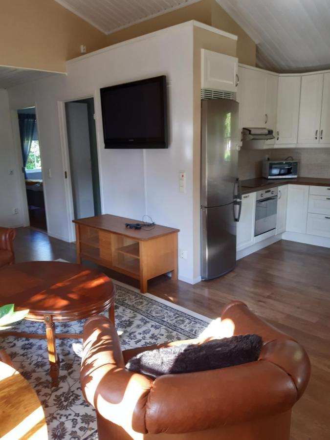 The Cottage Badelunda Вестерос Екстер'єр фото