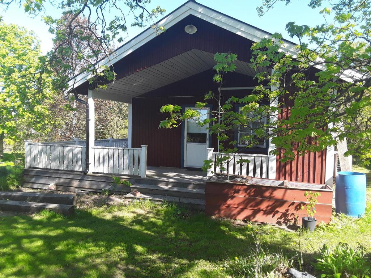 The Cottage Badelunda Вестерос Екстер'єр фото